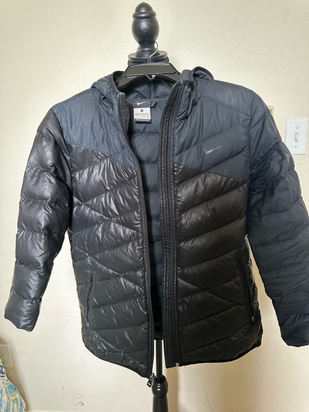 WOMENS NIKE WINDPUFFER THERMA-FIT HOODED PUFFER JACKET. BLACK. SZ SMALL PREOWNED